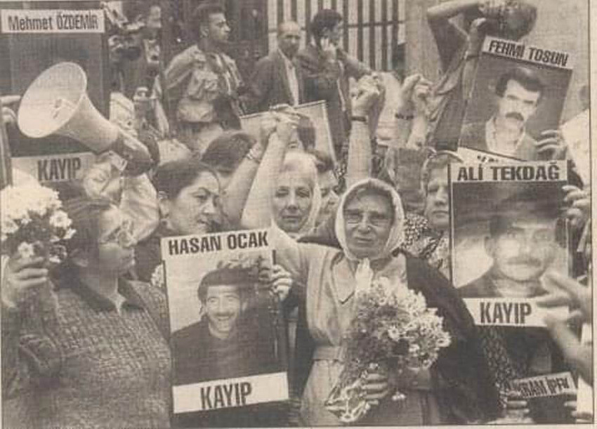 galatasaray meydanindaki heybetli kapi nimet tanrikulunu bekliyor 2 VDPSbzB5
