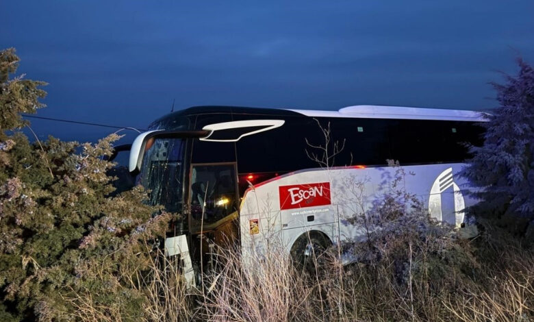 Gelibolu'da otobüs yoldan çıktı: 11 yaralı 1 geliboluda otobus yoldan cikti 11 yarali cxKHYkwe