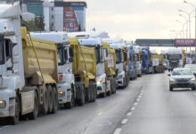 hafriyat kamyon soforlerinden dokum yeri eylemi yuzlerce kamyon trafikte KbLWiHyk