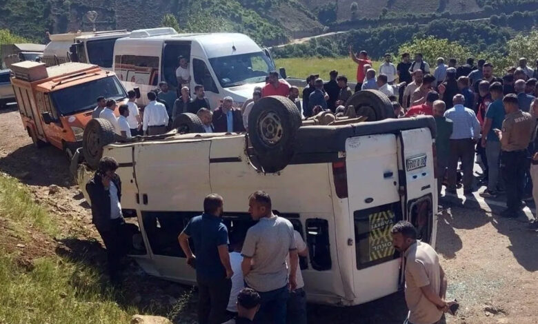 hakkari semdinlide freni bosalan ogrenci servisi takla atti 13 ogrenci yaralandi IjvmA79p