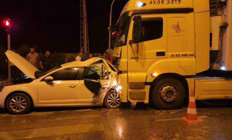 Hatay’da feci kaza: Tır otomobile çarptı, 2 kişi yaralandı 1 hatayda feci kaza tir otomobile carpti 2 kisi yaralandi if7U3utO