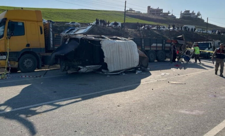 Hatay'da TIR ile işçi servisi çarpıştı: 6 ölü, 8 yaralı 1 hatayda tir ile isci servisi carpisti 6 olu 8 yarali AwGF2FSd