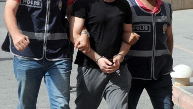 interpol tarafindan kirmizi bultenle aranan kisi oludenizde yakalandi seN8jt6b