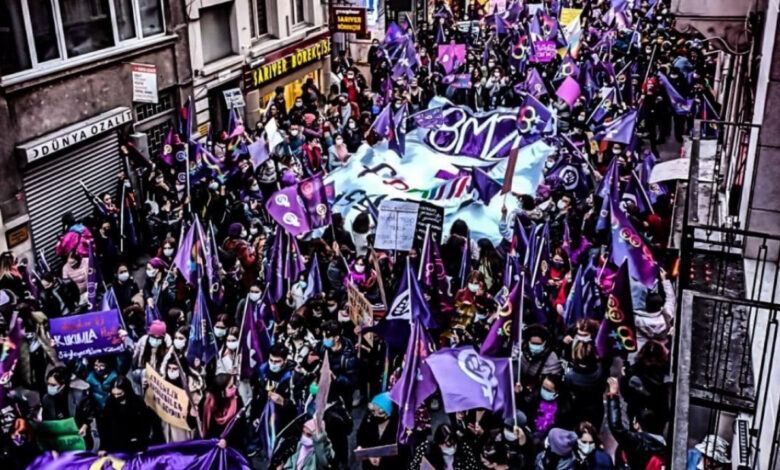 İstanbul Barosu: 8 Mart'ta yaşanabilecek ihlaller için arayabilirsiniz 1 istanbul barosu 8 martta yasanabilecek ihlaller icin arayabilirsiniz hOThvYKq