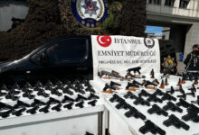 istanbulda cete operasyonlari kalem gorunumlu dort suikast silahi ele gecirildi GGmQN7GO