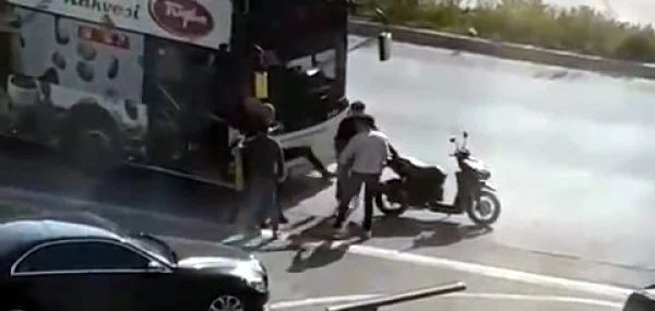 istanbulda yol verme kavgasi kamerada 0 fuGvuOO6