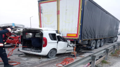 izmirde kaza emniyet seridindeki tira arkadan carpti s7VXfWz2