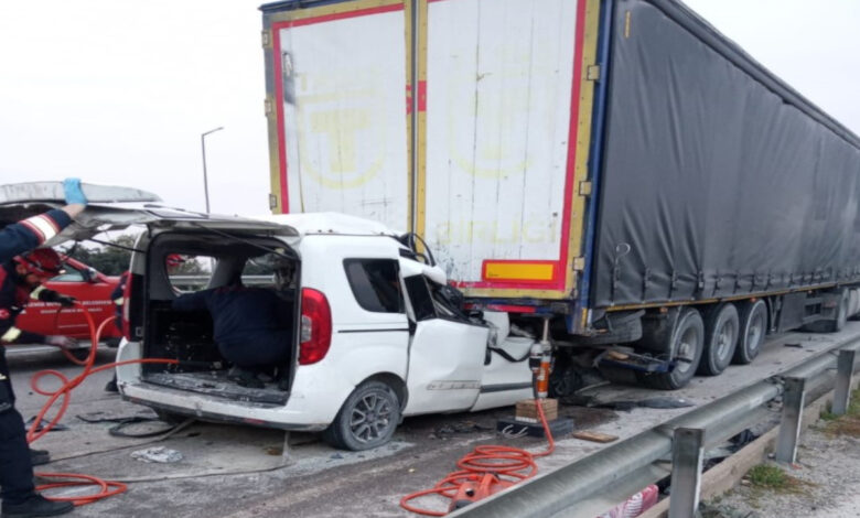 İzmir'de kaza: Emniyet şeridindeki TIR'a arkadan çarptı 1 izmirde kaza emniyet seridindeki tira arkadan carpti s7VXfWz2