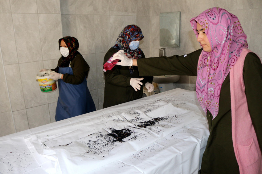kadin gassallar anlatiyor insanlarin acilarini paylasiyoruz 0 dGyuTETY