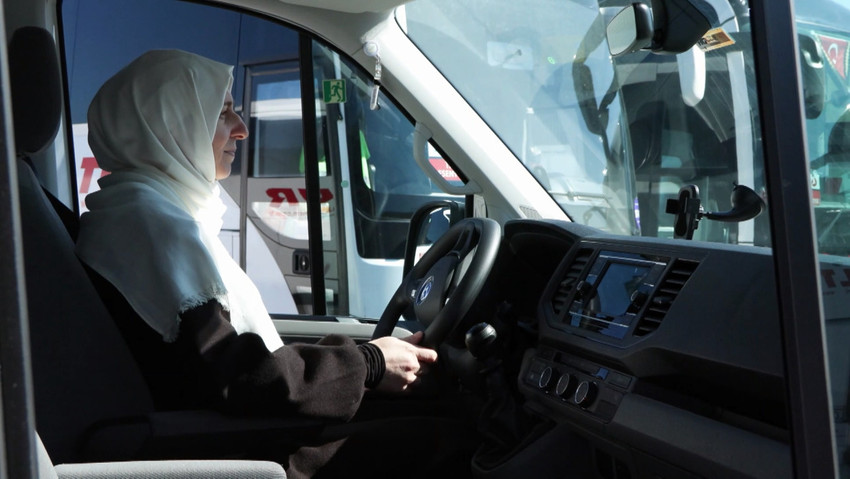 kadin otobus soforleri anlatiyor yolculardan cok guzel tepkiler aliyoruz 0 KZMik1Sw