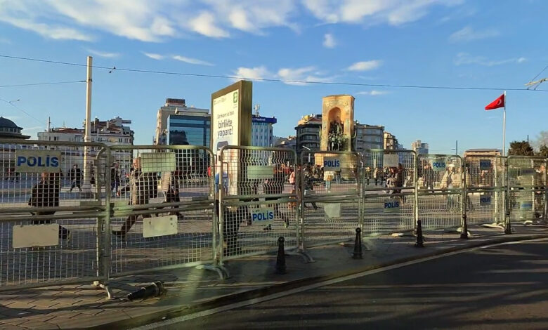 Kadınlara 8 Mart'ta Taksim yasağı: Metro istasyonları, yollar kapatıldı, yürüyüş yasaklandı 1 kadinlara 8 martta taksim yasagi metro istasyonlari yollar kapatildi yuruyus yasaklandi XH2liGTB