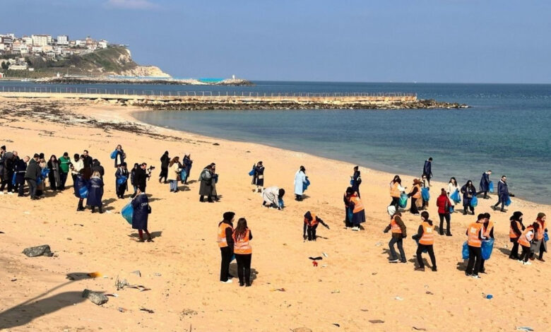 Karaburun sahilinde 107 kilogram atık toplandı 1 karaburun sahilinde 107 kilogram atik toplandi w1NHu1nw