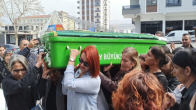 katledilen kadinin cenazesini kadinlar omuzladi NvHOESyg