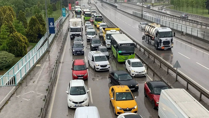 kocaeli izmitte yagisli hava kazaya yol acti 1 yarali 0 quc7FsPa