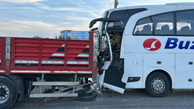 kutahyada kaza yolcu otobusu tira carpti JTx1X3Oi