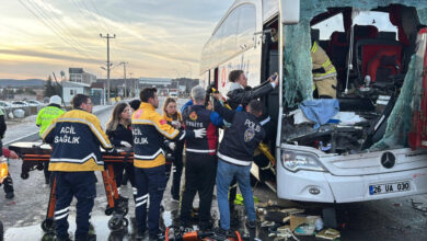 kutahyada yolcu otobusu tira carpti 14 yarali J7feEx4f