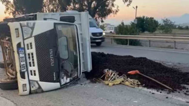 manavgat d 400 karayolunda kamyonet kazasi 3 yarali lastik patladi ZkpJYjr2