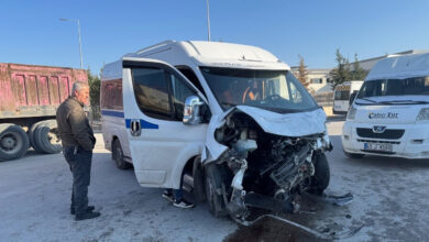 manisada iki isci servisi carpisti 19 yarali IfHCn8E3