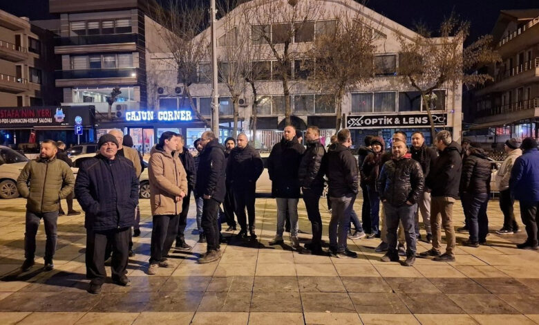 Müteahhidin bankaya borcu çıktı, 50 aile satın aldıkları evlerinden atılacak 1 muteahhidin bankaya borcu cikti 50 aile satin aldiklari evlerinden atilacak tJ6UQiAK