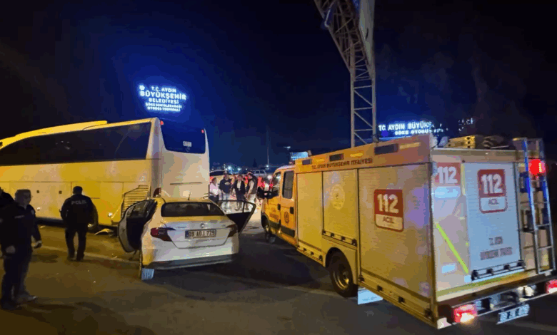 Otomobil tur otobüsüne çarptı, 1 ölü, 2 yaralı 1 otomobil tur otobusune carpti 1 olu 2 yarali 9Wtg1leV