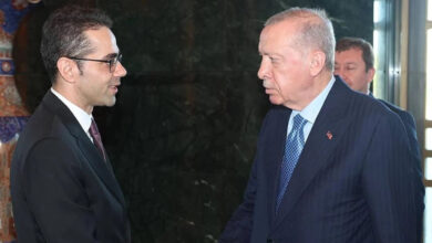 ozgur ozelin elestirdigi kktc buyukelcisi gorevden alindi mksyHAsC