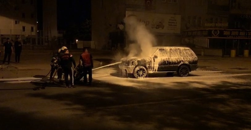 park halindeki range rover yanarak kule dondu 0 V1WgGhFJ