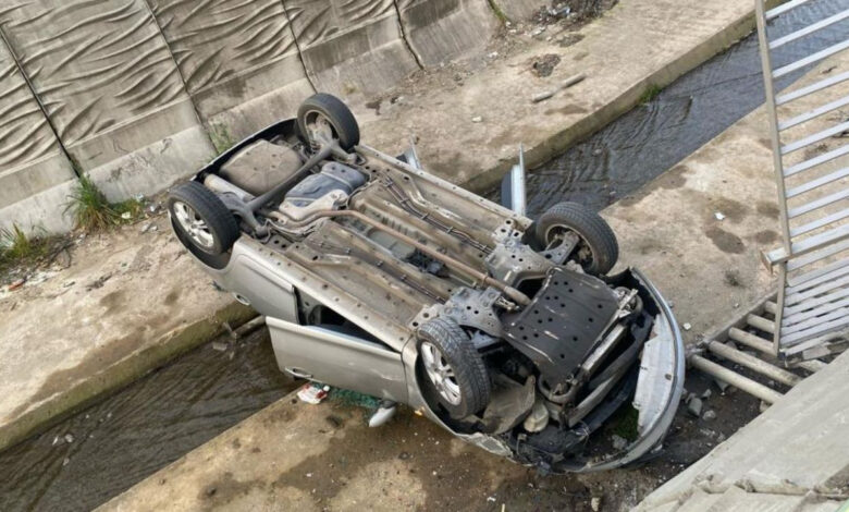 Pendik'te otomobilin dereye düşmesi sonucu 5 kişi yaralandı 1 pendikte otomobilin dereye dusmesi sonucu 5 kisi yaralandi hvnrg1vi