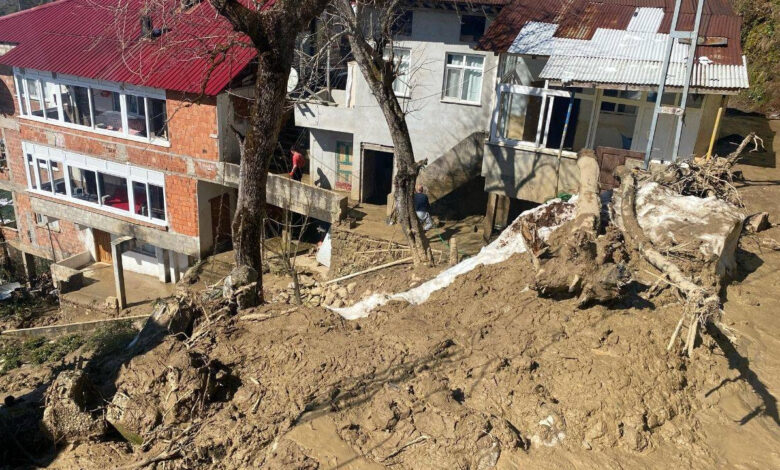 Rize'deki heyelanda tahliye edilen ev sayısı 16’ya çıktı 1 rizedeki heyelanda tahliye edilen ev sayisi 16ya cikti MJJ4EhzC