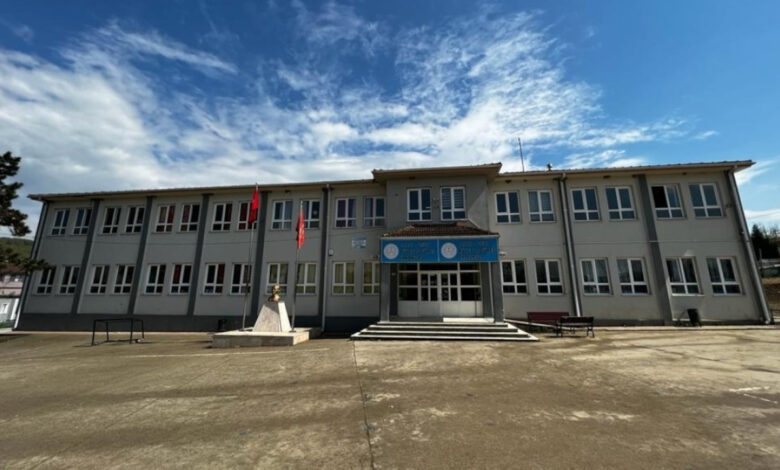 Sakarya'da okul müdürüne bıçaklı saldırı 1 sakaryada okul mudurune bicakli saldiri fU5zBgKa
