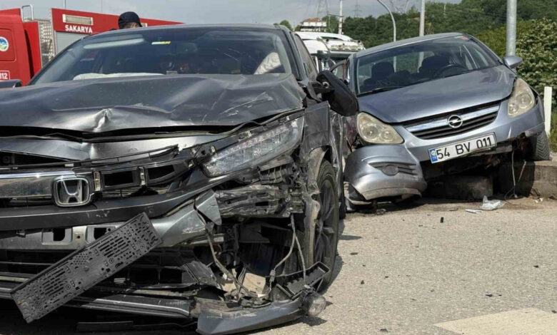 Sakarya’da trafik kazası: İki araç çarpıştı, 4 kişi yaralandı 1 sakaryada trafik kazasi iki arac carpisti 4 kisi yaralandi x9Ots6H4