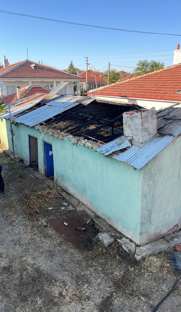 tandirda yakilan copler catiyi tutusturdu 0 NYaJ9t16