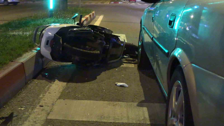 tavsanlida motosiklet kirmizi isikta bekleyen otomobillere carpti 1 yarali 0 TdG7Pprb