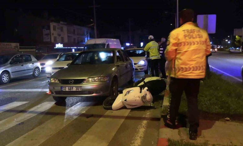 Tavşanlı’da motosiklet kırmızı ışıkta bekleyen otomobillere çarptı: 1 yaralı 1 tavsanlida motosiklet kirmizi isikta bekleyen otomobillere carpti 1 yarali CNk1aZO2