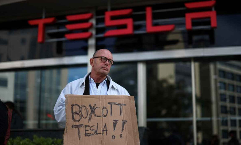 Trump'tan Musk'a 'boykot' desteği: Yarın sabah yeni bir Tesla alacağım 1 trumptan muska boykot destegi yarin sabah yeni bir tesla alacagim wGErIL1k