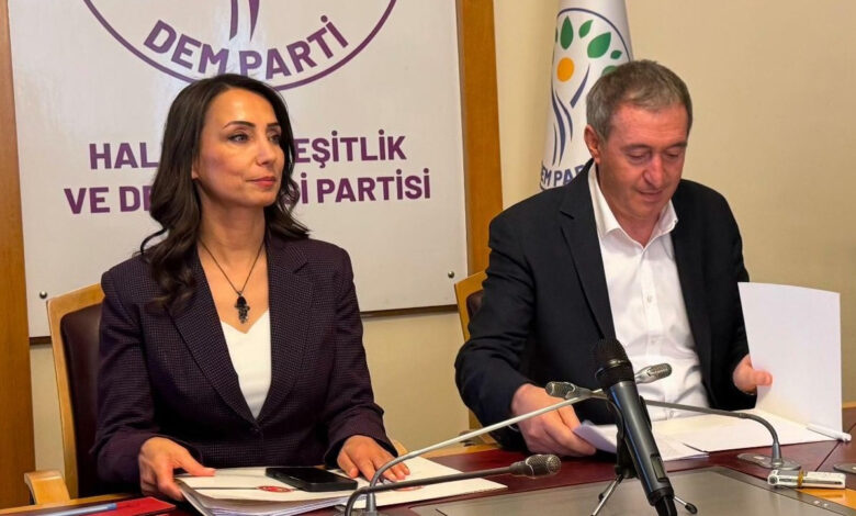 Tuncer Bakırhan: Şu anda yürüyen süreçle anayasa tartışmalarının bir ilgisi yok 1 tuncer bakirhan su anda yuruyen surecle anayasa tartismalarinin bir ilgisi yok gsBD4hTA