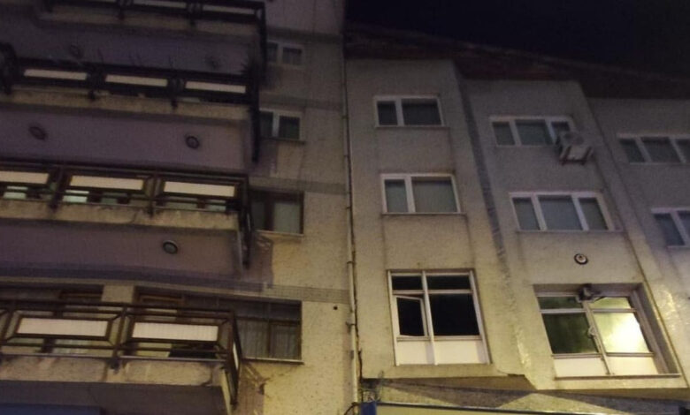 Üçüncü kattan düşen 7 aylık hamile kadın yaşamını yitirdi, kocasıyla birlikte üç kişi gözaltına alındı 1 ucuncu kattan dusen 7 aylik hamile kadin yasamini yitirdi kocasiyla birlikte uc kisi gozaltina vGvXeC5P