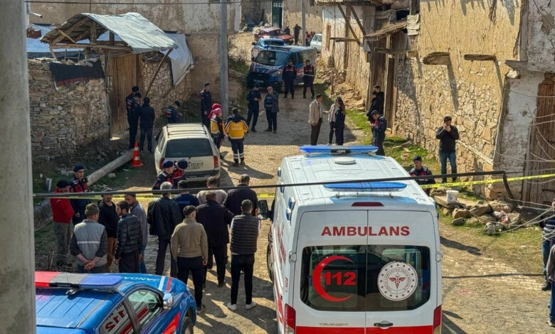 Uşak'ta 89 yaşındaki kişi komşularına ateş açtı: 2 ölü, 1 ağır yaralı 1 usakta 89 yasindaki kisi komsularina ates acti 2 olu 1 agir yarali klk3EsVz