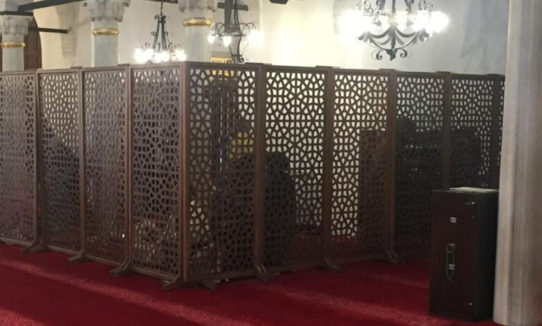 Üsküdar Kaymakamlığından, kadın ve erkeğin yan yana teravih kıldığı görüntülerle ilgili inceleme 1 uskudar kaymakamligindan kadin ve erkegin yan yana teravih kildigi goruntulerle ilgili inceleme py4garkA