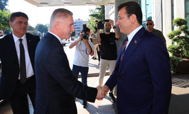 Vali Gül, İmamoğlu'na yanıt verdi: Şehri ilgilendiren konulardan çok siyaset konuşuluyor 1 vali gul imamogluna yanit verdi sehri ilgilendiren konulardan cok siyaset konusuluyor 5MCYphRk