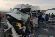 vanda kaza minibus ile kamyonet carpisti 6 olu 8 yarali HHOiBS3I