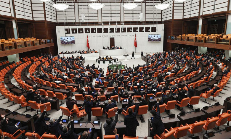 Yeni dokunulmazlık fezlekeleri Meclis'te: 9 vekil hakkında 13 dosya hazırlandı 1 yeni dokunulmazlik fezlekeleri mecliste 9 vekil hakkinda 13 dosya hazirlandi mxNE21tO