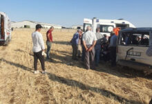 adiyamanda takla atan arac tarlaya uctu 2 yarali 67HyJREv