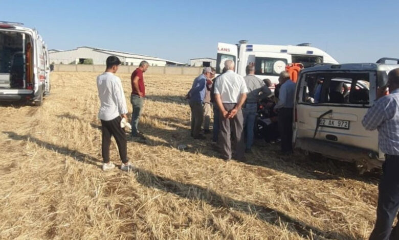 adiyamanda takla atan arac tarlaya uctu 2 yarali 67HyJREv