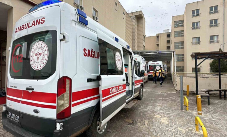Araçlar kafa kafaya çarpıştı: 7 yaralı 1 araclar kafa kafaya carpisti 7 yarali tUrGgMSz