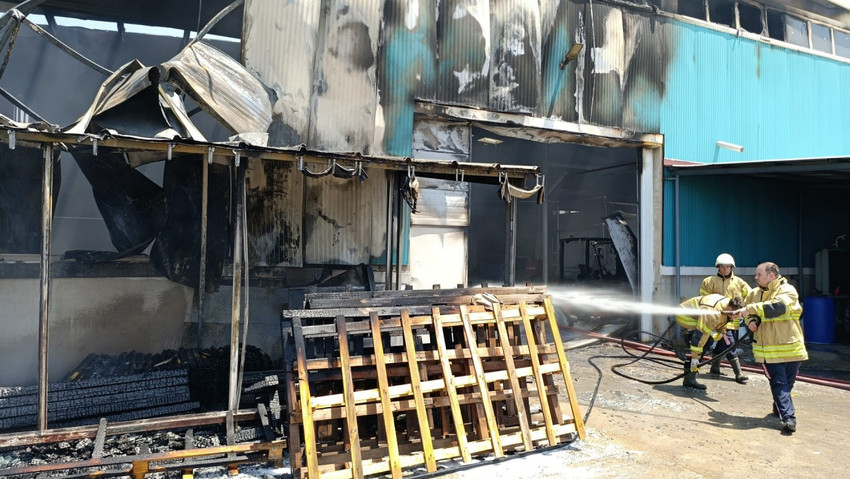 canakkalede fabrika yangini 1 isci agir yaralandi 0 AhOrUUCt