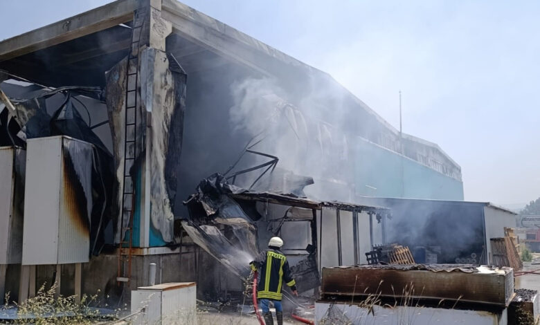 Çanakkale’de fabrika yangını: 1 işçi ağır yaralandı 1 canakkalede fabrika yangini 1 isci agir yaralandi TJWnpfGM