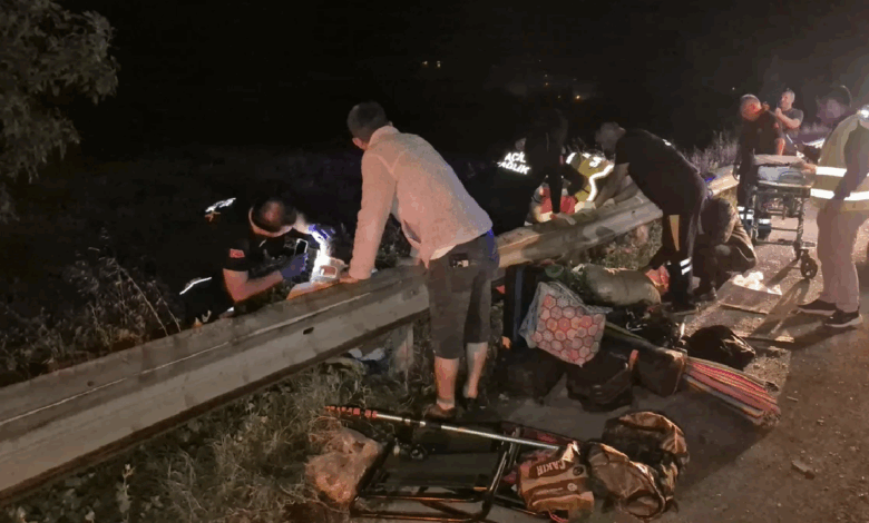 Düzce’de gece yarısı feci kaza: Minibüsten fırlayan yolcular bariyerleri aştı! 1 duzcede gece yarisi feci kaza minibusten firlayan yolcular bariyerleri asti c3K29vmQ
