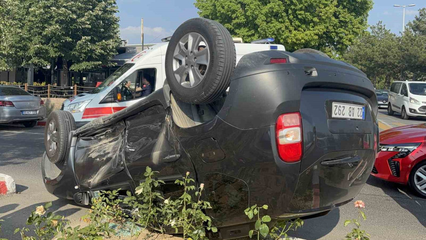 edirnede korkunc carpisma otomobil takla atti surucu sikisti 0 Qr3BAMUa