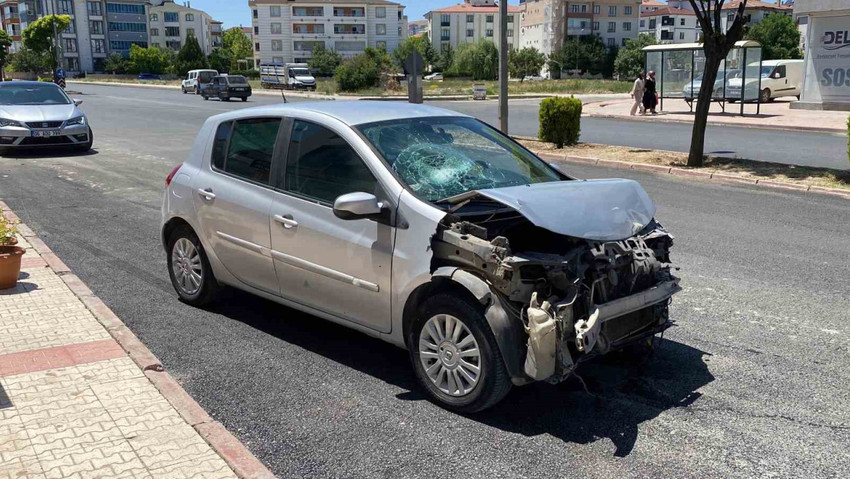 elazigda korkutan kaza otomobil kafeye daldi 1 kisi yaralandi 0 ScK7Rt6X