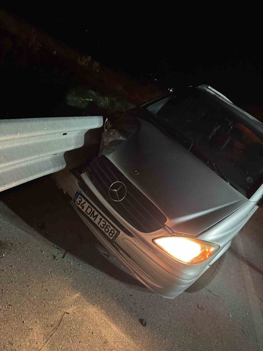 emirdagda feci kaza otomobil sarampole uctu 1 yarali 0 JNg2pIsm